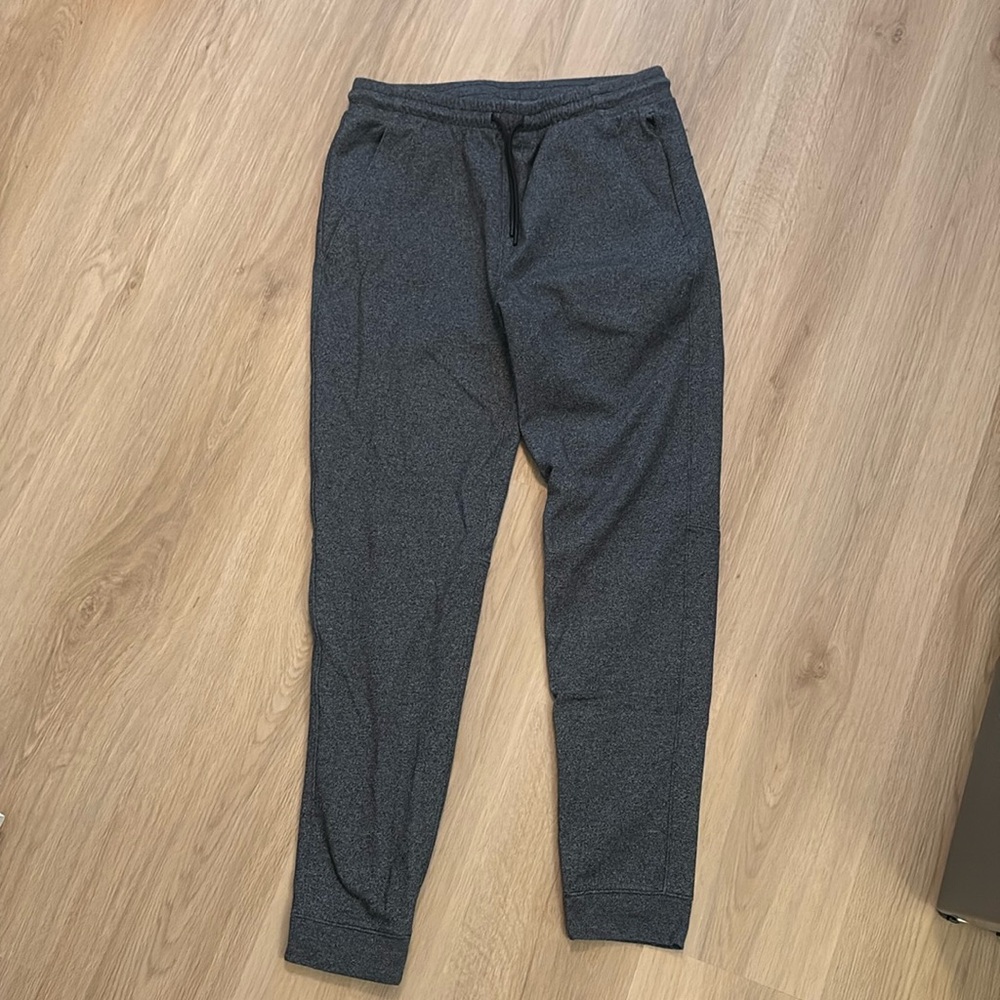 Old Navy Active Fleece Joggers Men’s

Size Medium 

Charcoal Gray
